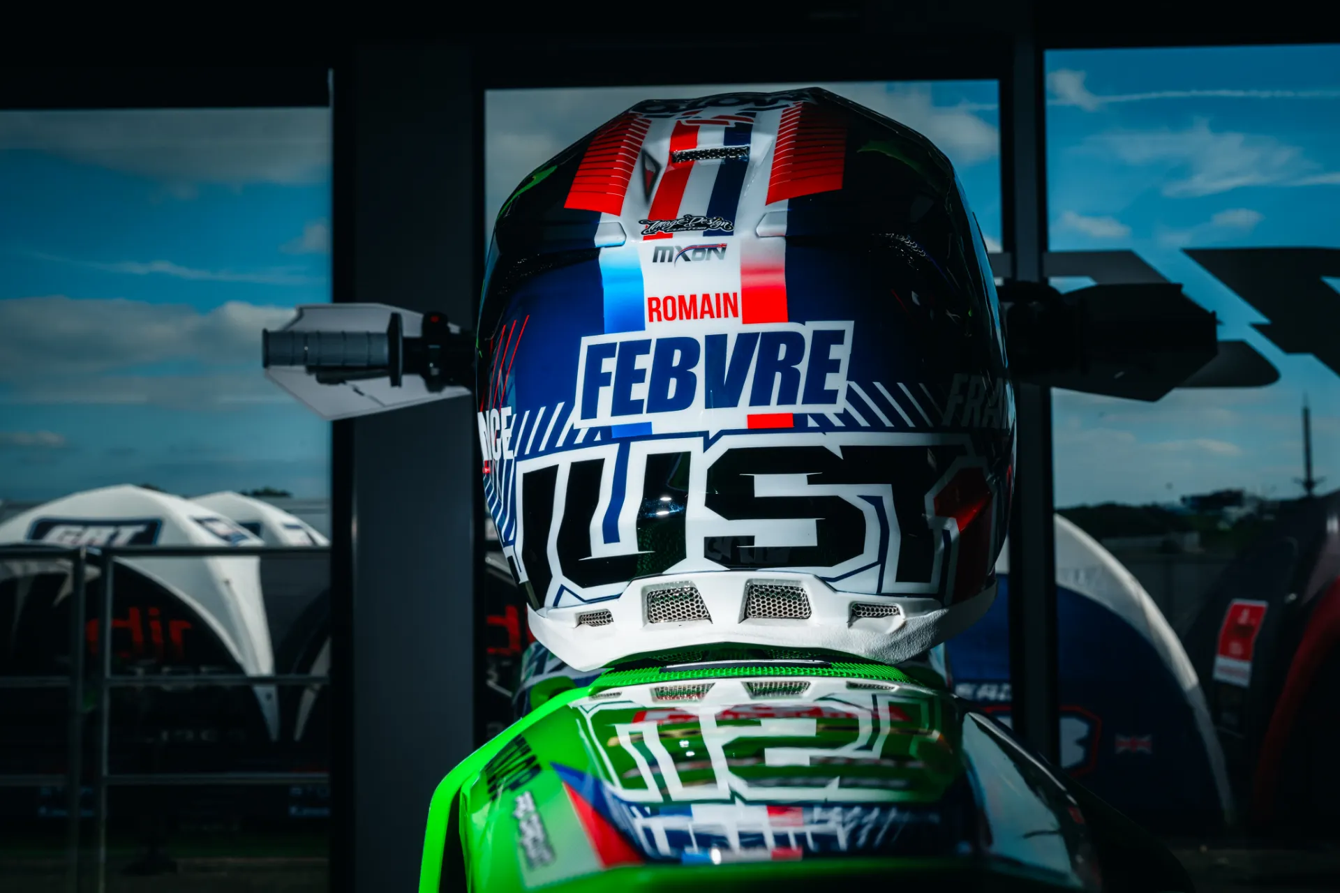 Obrázek pro kategorii Přilby